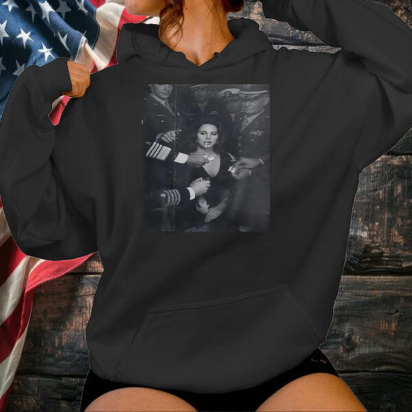 Lana Del Rey Singer Smoking Cigarette Vintage, 90s Retro Music Singer T-Shirt1